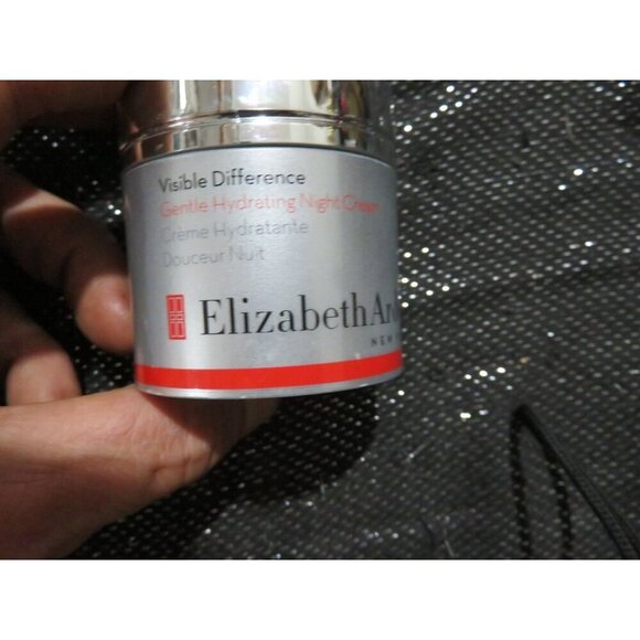 Elizabeth Arden Serum & cosmetic gift set in Cosmetic Bag with charm zipper pull - Picture 8 of 14